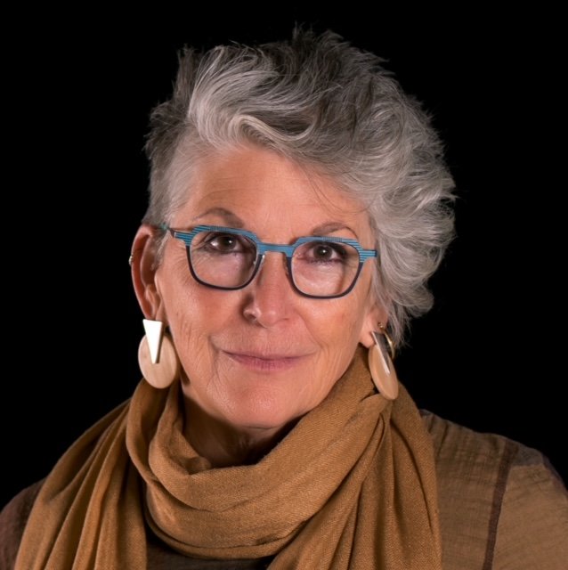 Tracey_Headshot-2021
